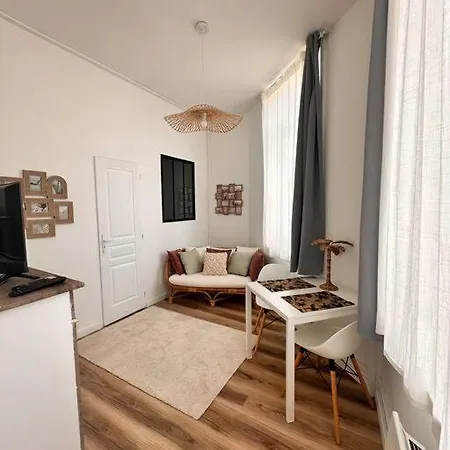 Le Channel Apartment